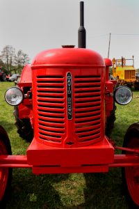 Vieux tracteurs à Epinay-sur-Odon, Calvados